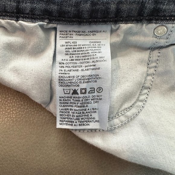 Levi Strauss & Co Modern Shorts - Picture 3 of 3